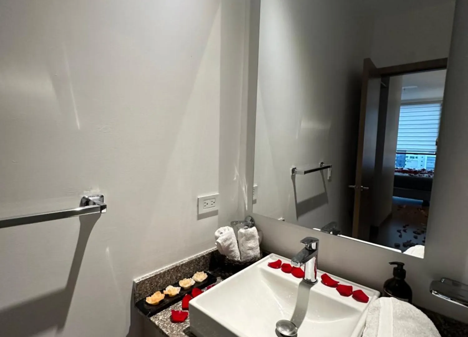 Five Stars Suites Paris, Κίτο