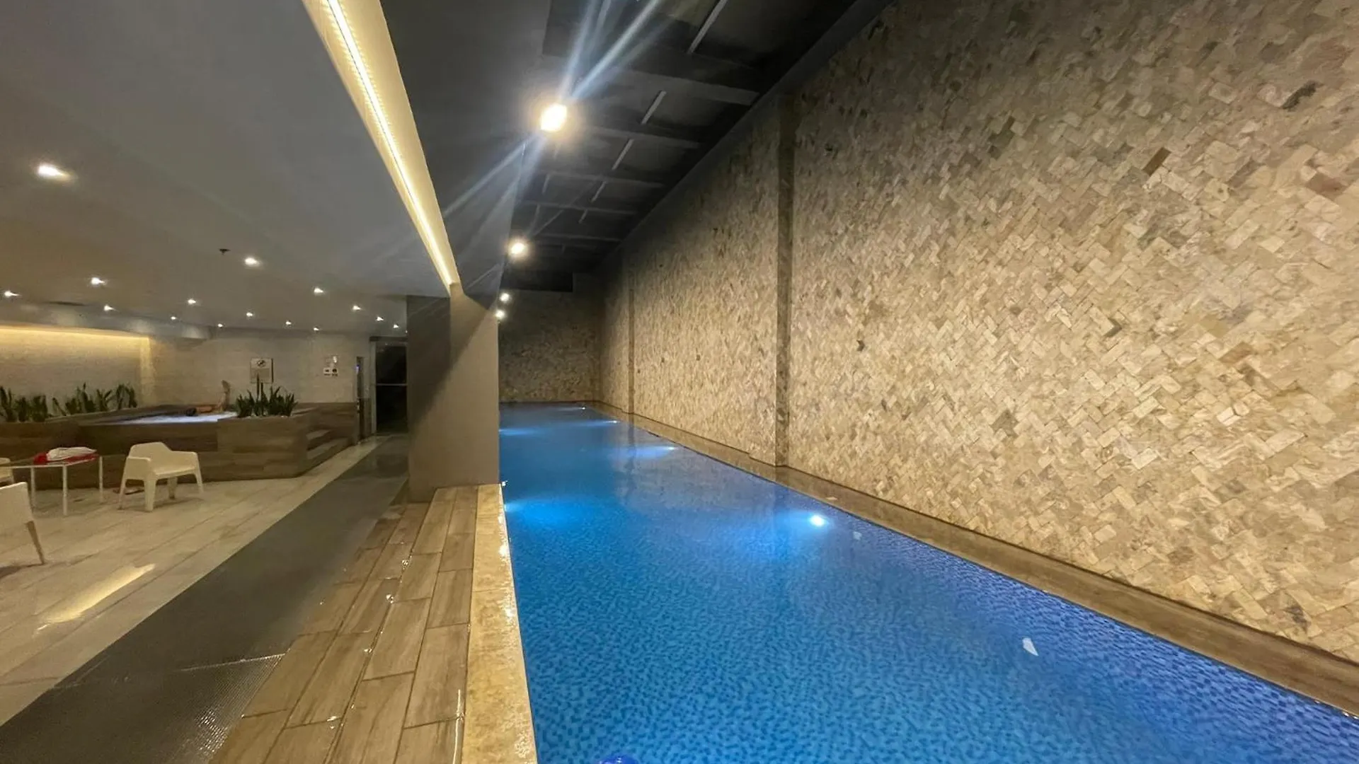 Five Stars Suites Paris, Quito 0*,  Ecuador