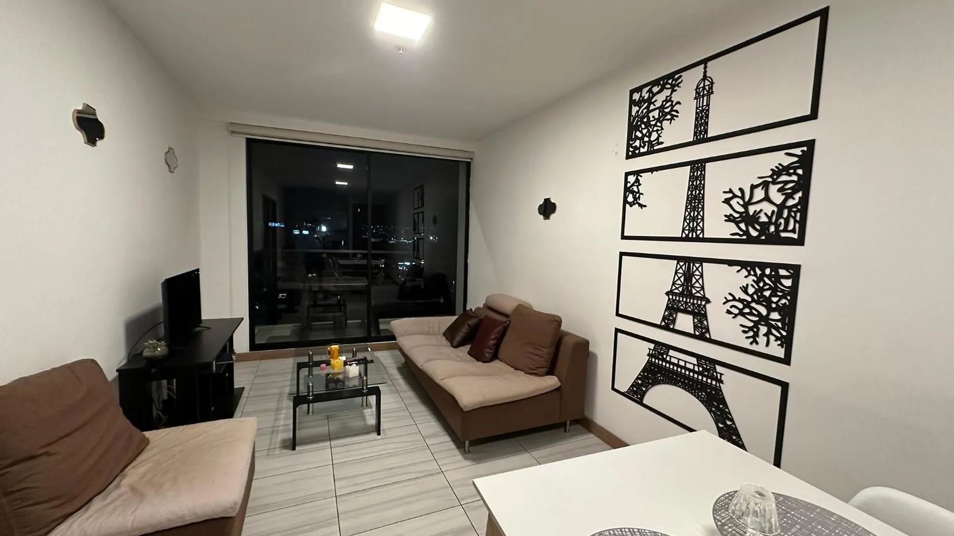 Five Stars Suites Paris, Quito
