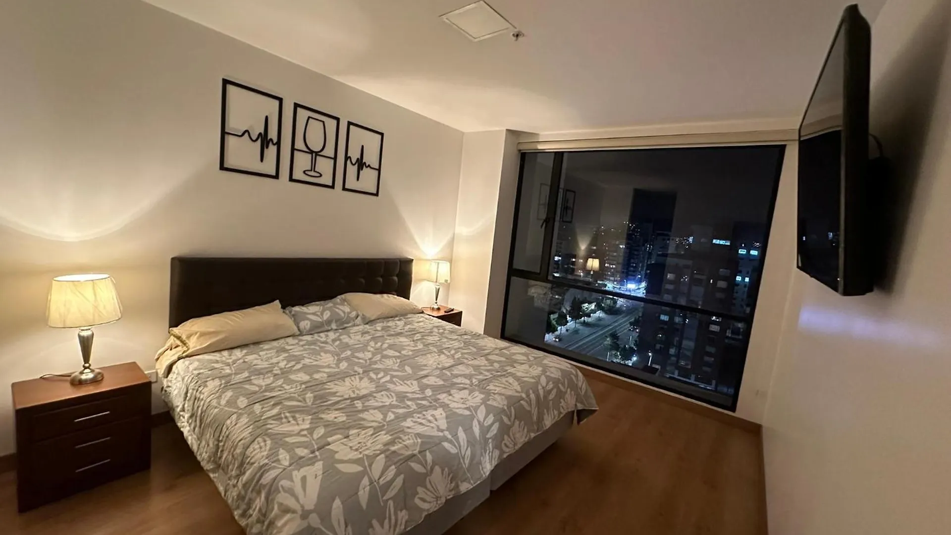 Five Stars Suites Paris, Quito Apartment